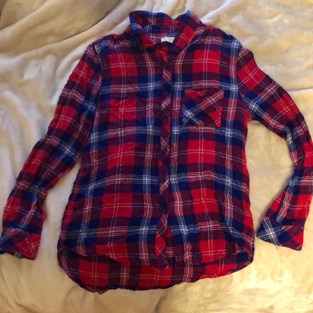Long sleeve plaid shirt.